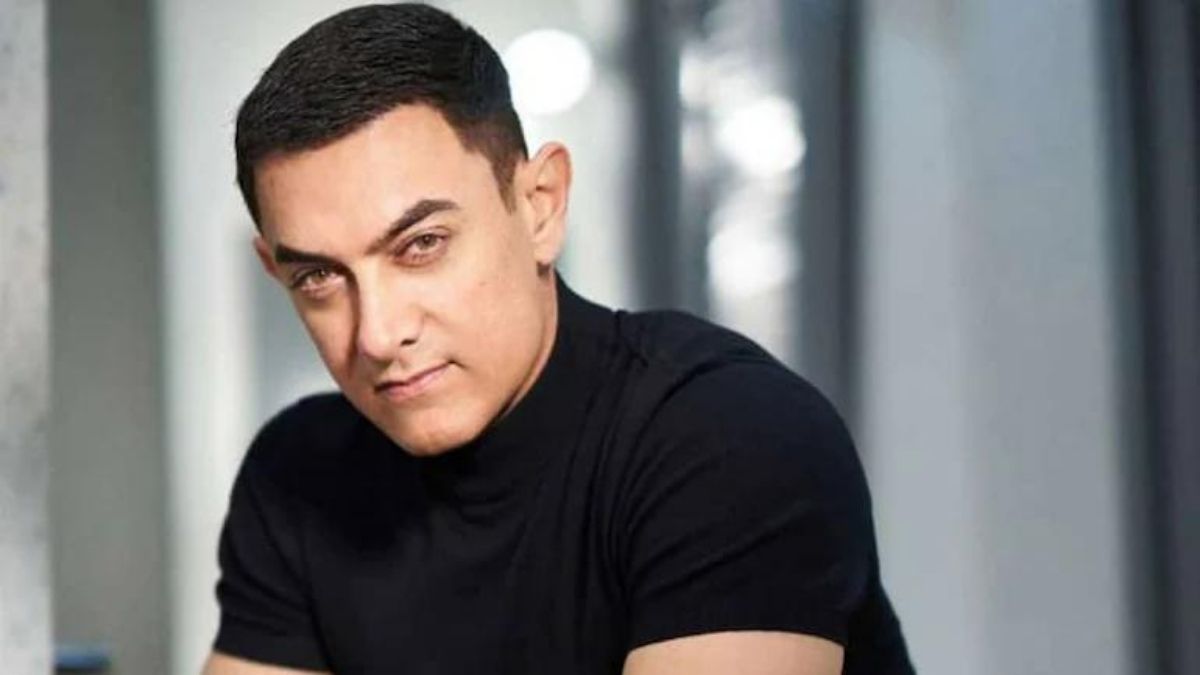 Aamir Khan sported a cute goatee and a spiky-short haircut for his role in Dil  Chahta Hai, the youth-oriented movie by Farhan Akhtar.